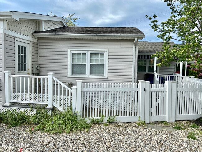 Building Photo - 119 S Station Ave