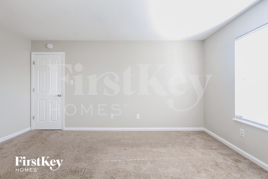 Building Photo - 2814 Rothe Ln
