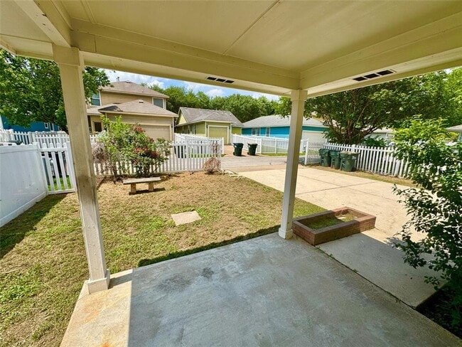 Building Photo - 295 Strawn
