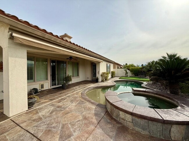 Building Photo - Home in the desirable Del Webb Community