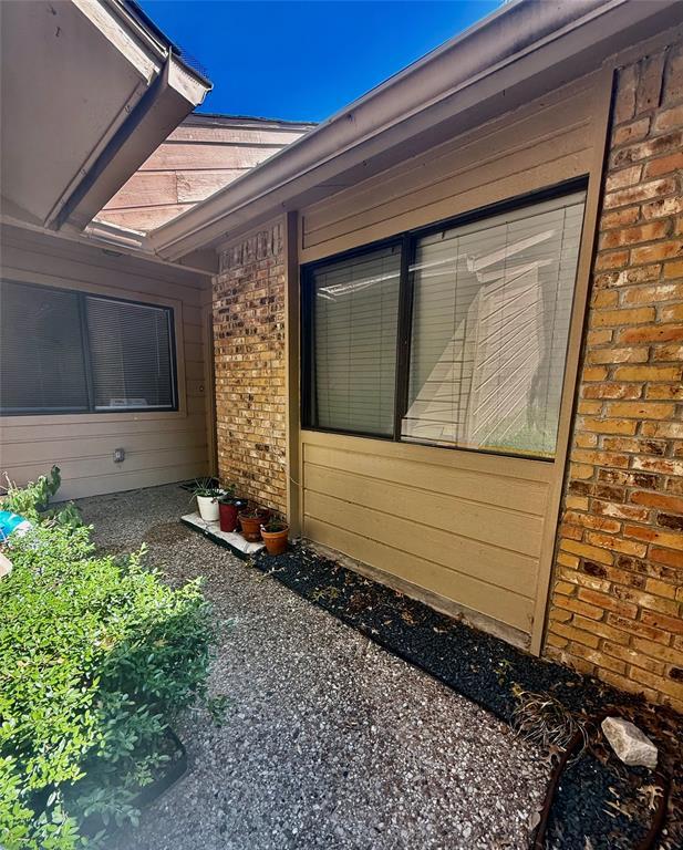 Building Photo - 7211 Lakewood Dr