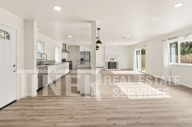 Building Photo - 6218 Stanley Ave