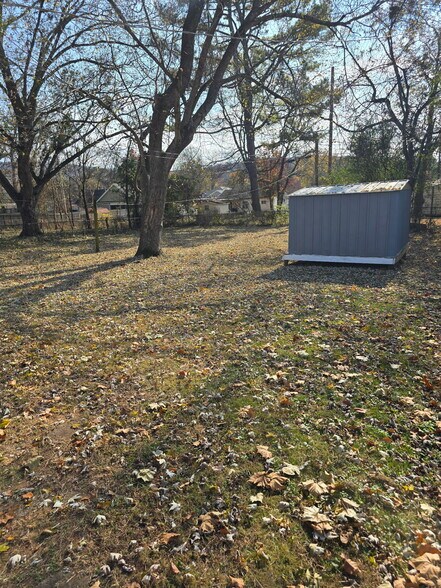 Building Photo - 1702 Wakefield Dr NE