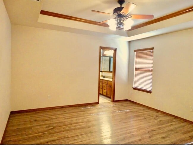 Building Photo - 566 W Alamo Ct Way