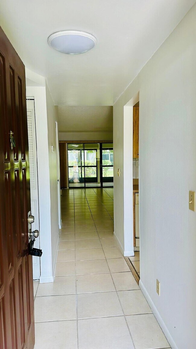 Building Photo - 3377 Lucerne Park Dr