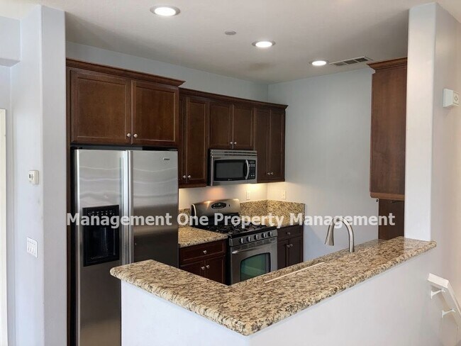 Building Photo - Beautiful Serafina Gated Community Townhome