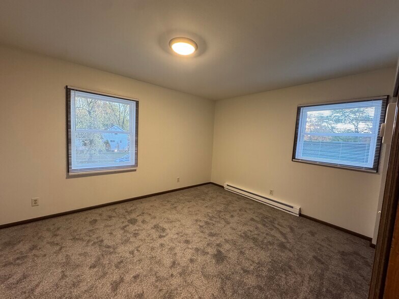 Building Photo - 1404 Hayden Ave