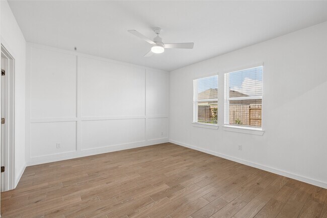 Building Photo - 698 Daniels Lk Ln