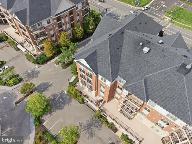 Building Photo - 301 Carson Terrace