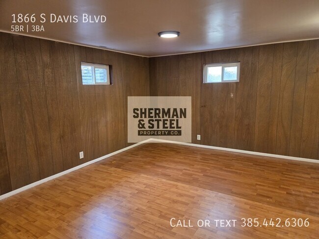Building Photo - 1866 S Davis Blvd