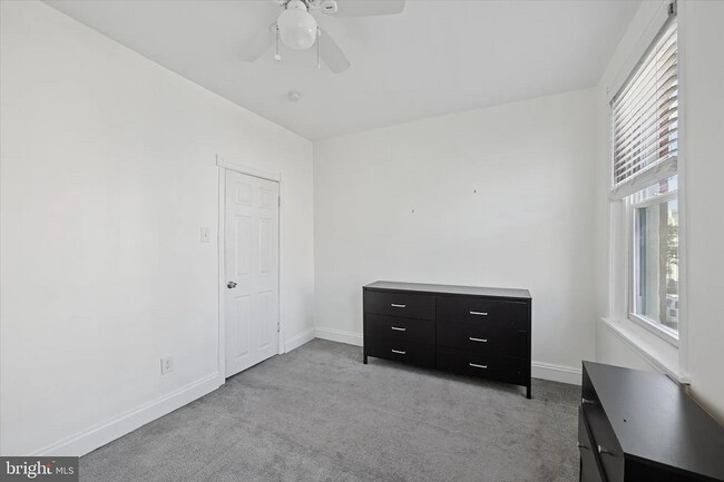 Building Photo - Modern 3-Bedroom Rowhome with Backyard Pat...