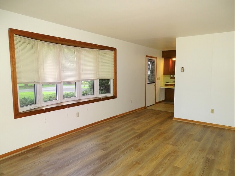 Building Photo - 236 Deep Run Rd