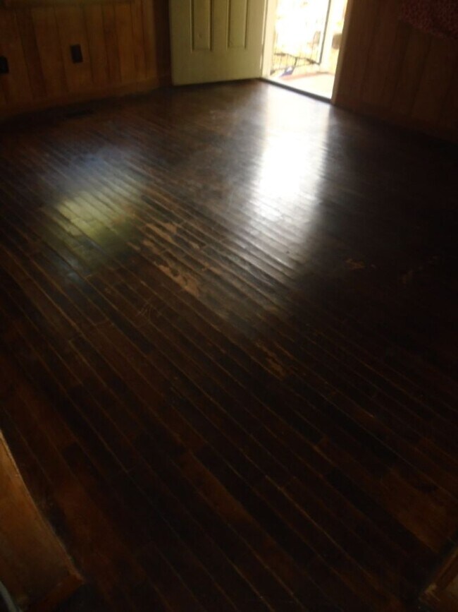 Building Photo - 310 Old Shaw Rd