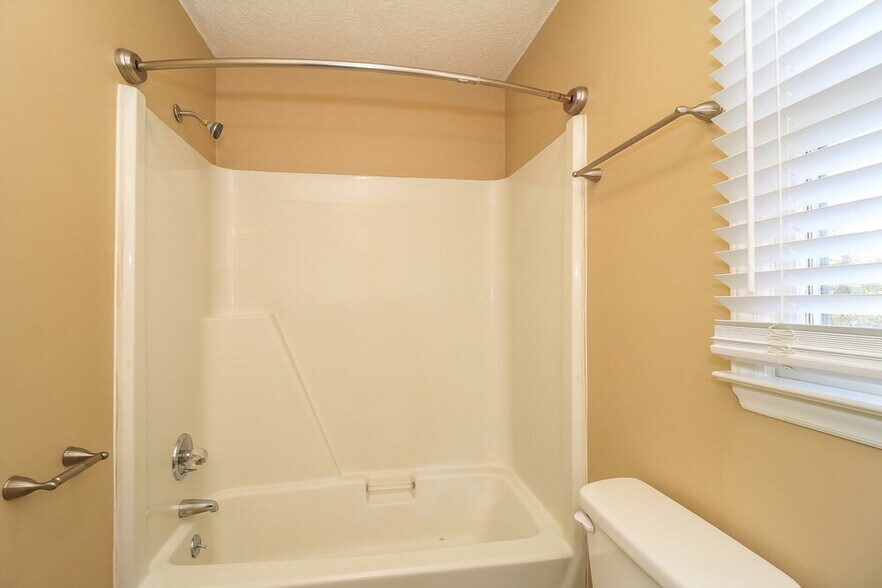 Building Photo - 3112 Hickory Ridge Dr