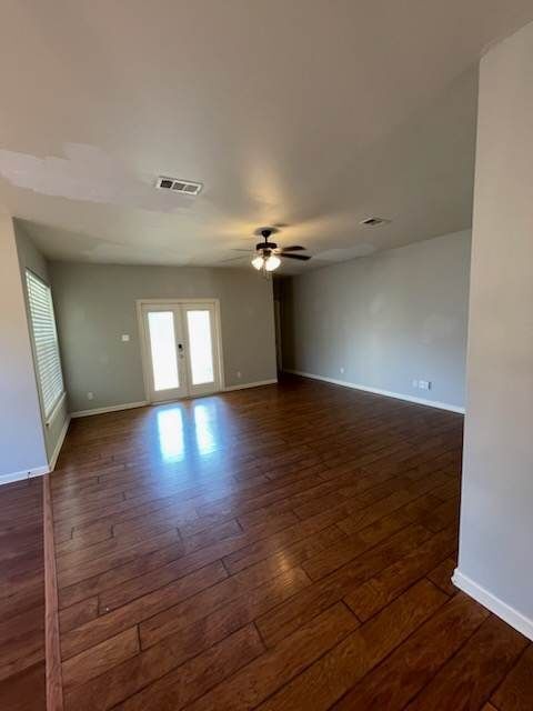 Building Photo - This spacious 3-bedroom, 2-bathroom home j...