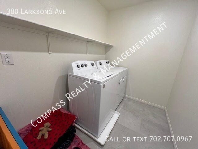 Building Photo - 380 Larksong Ave