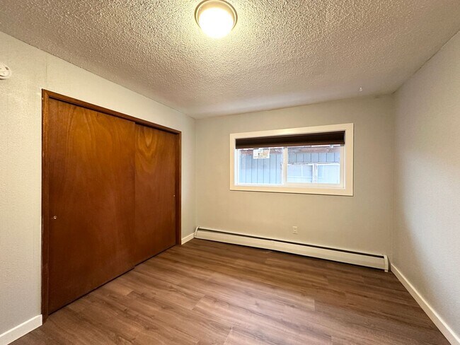 Building Photo - k933w