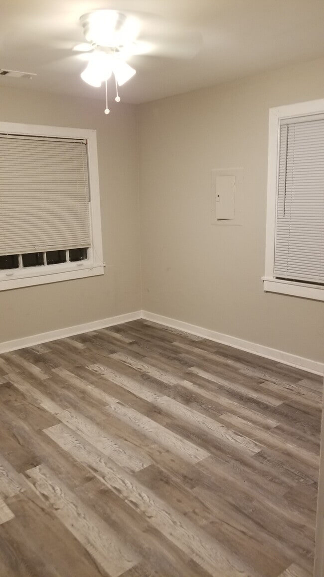 Building Photo - 620 W Shawnee Dr