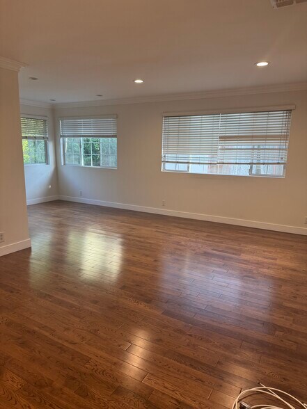 Primary Photo - 1054 S Wooster St