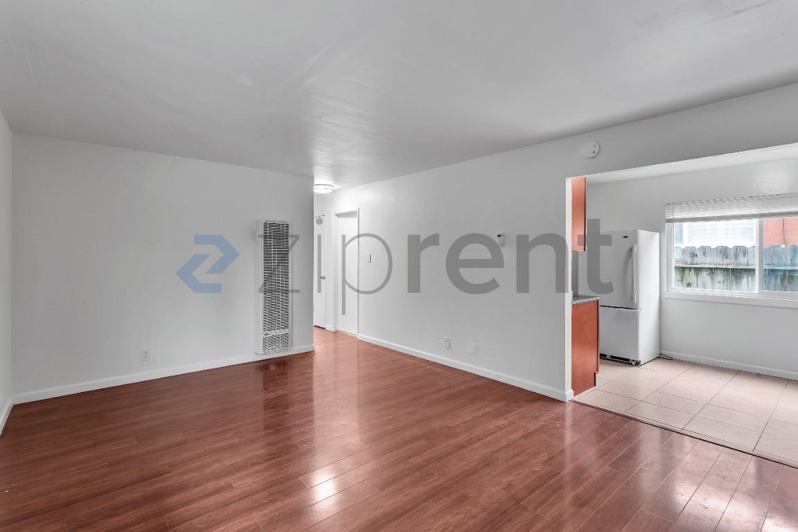Building Photo - Unit B