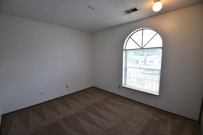 Building Photo - Spacious 2BR/2BA with Fenced Yard in Boulder