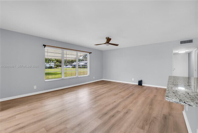 Building Photo - 775 North Dr
