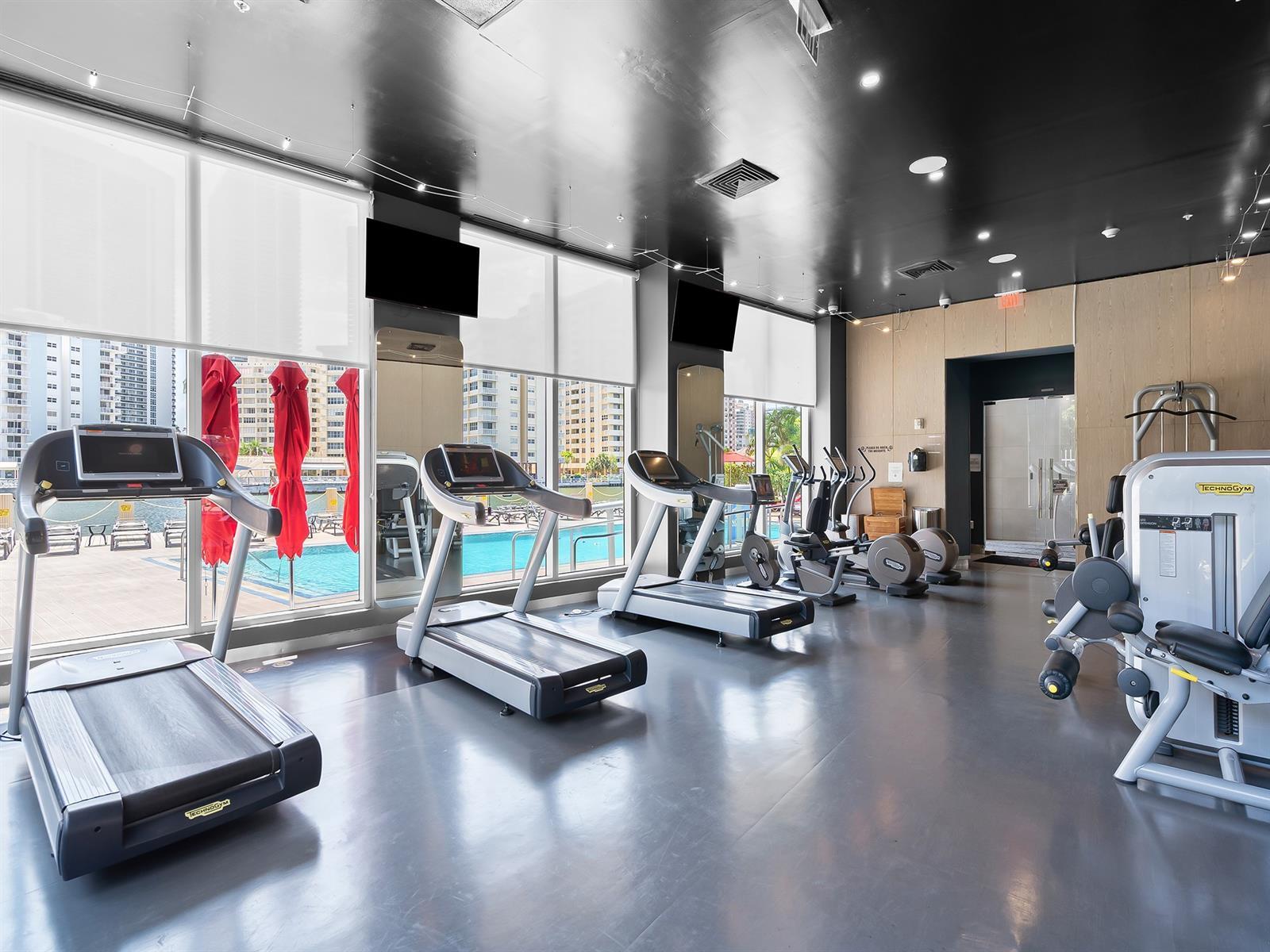 Building Photo - 2600 E Hallandale Beach Blvd