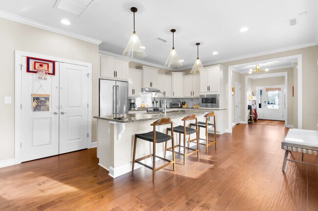 Building Photo - 137 Shoreview Dr