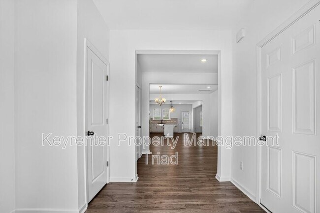 Building Photo - 3012 Highlander Pt
