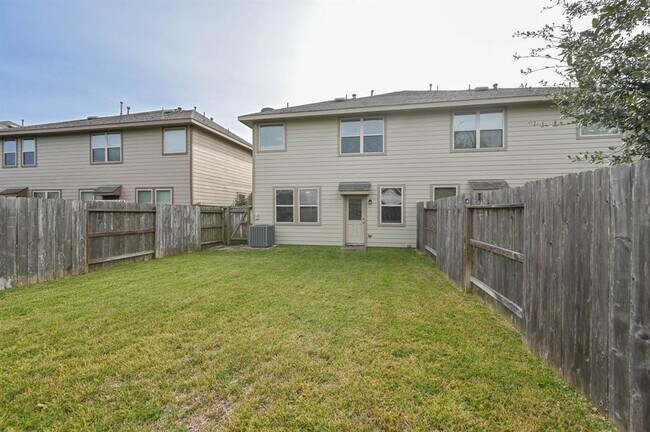 Building Photo - 6431 Calgary Woods Ln