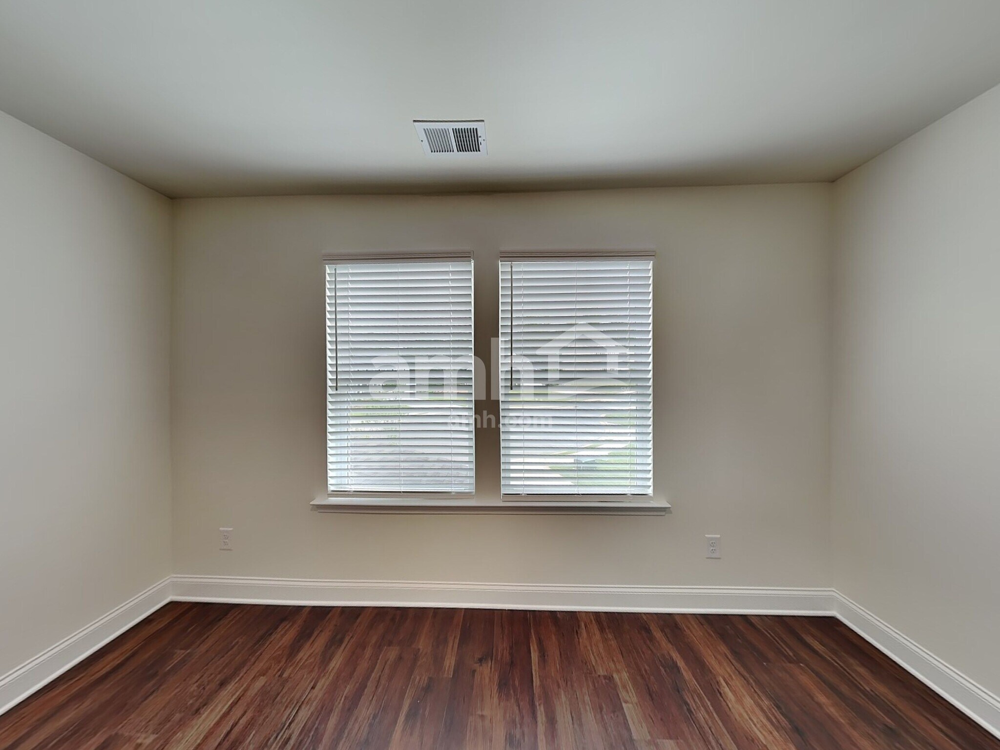 Building Photo - 303 Pecan Dr