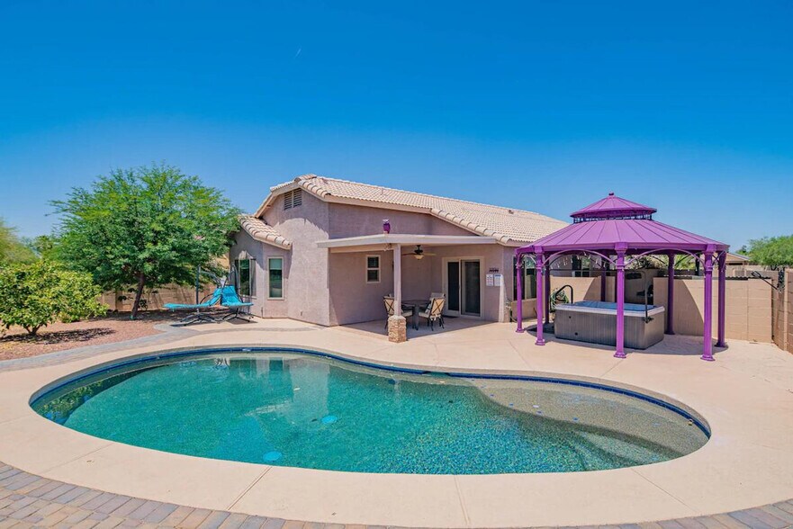 Building Photo - 1541 E Peregrine Trail