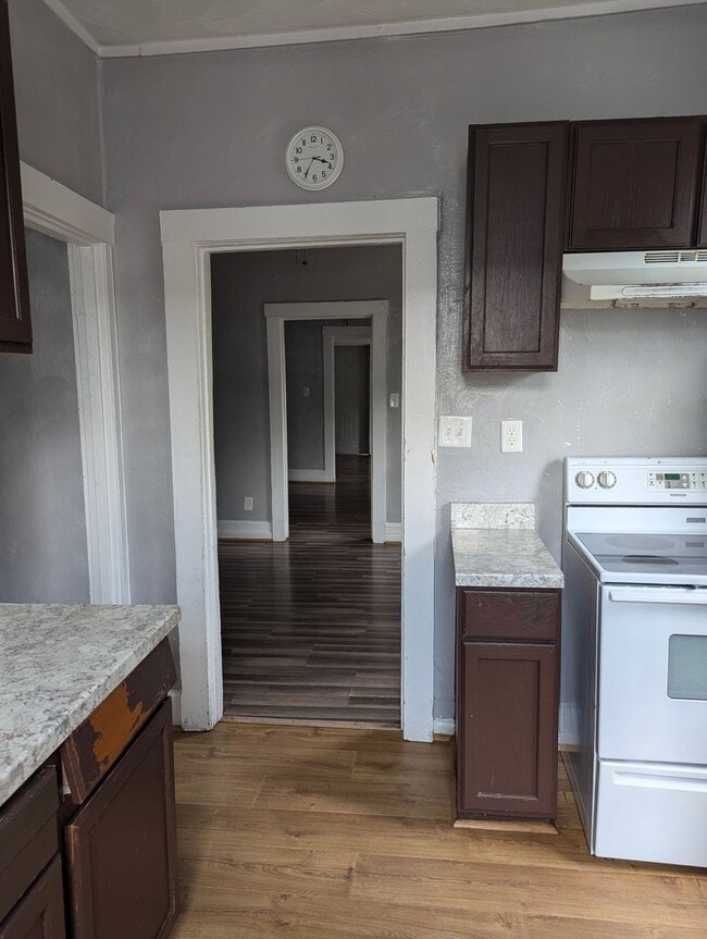 Building Photo - MOVE IN READY 4 Bedroom in the Heart of Portsmouth!