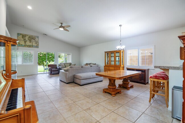 Building Photo - 45596 Torrey Pines Ct