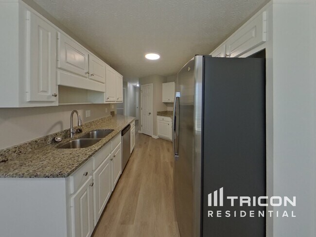 Building Photo - 2252 Red Rose Ln
