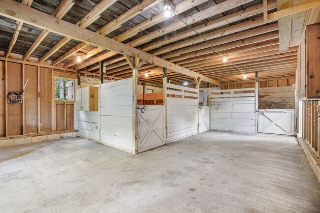 Building Photo - 4320 Providence Rd
