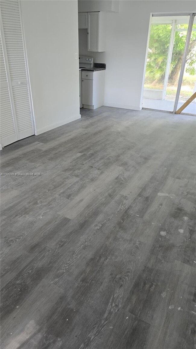 Building Photo - 5167 Pat Pl