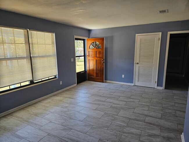 Building Photo - 2211 Patou Dr W