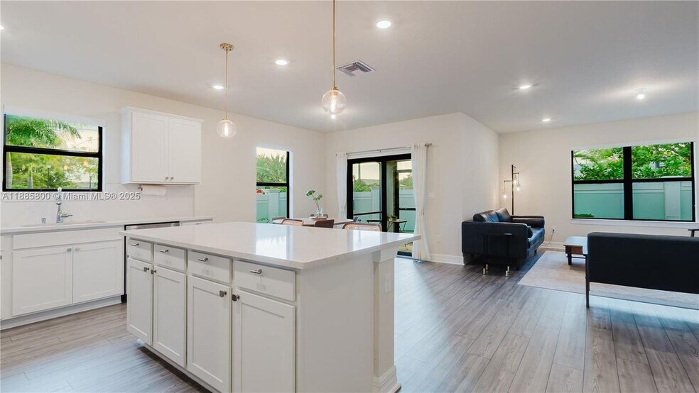 Building Photo - 3001 Hibiscus Ave