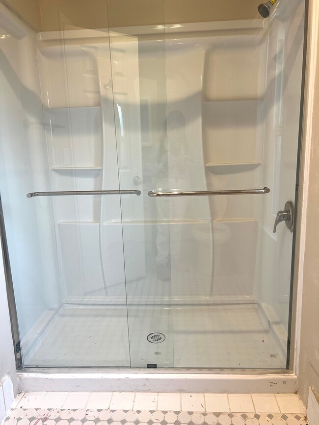 Building Photo - 606 W 4th Ave