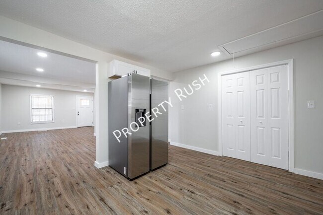 Building Photo - 8229 Patterson Rd