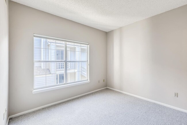 Building Photo - Cozy 2BED/2BATH Condo AVAILABLE April 4!