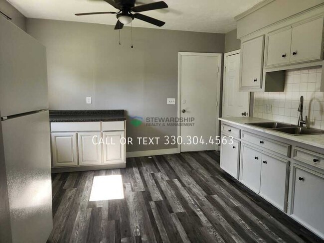 Primary Photo - 15257 Lincoln Way W