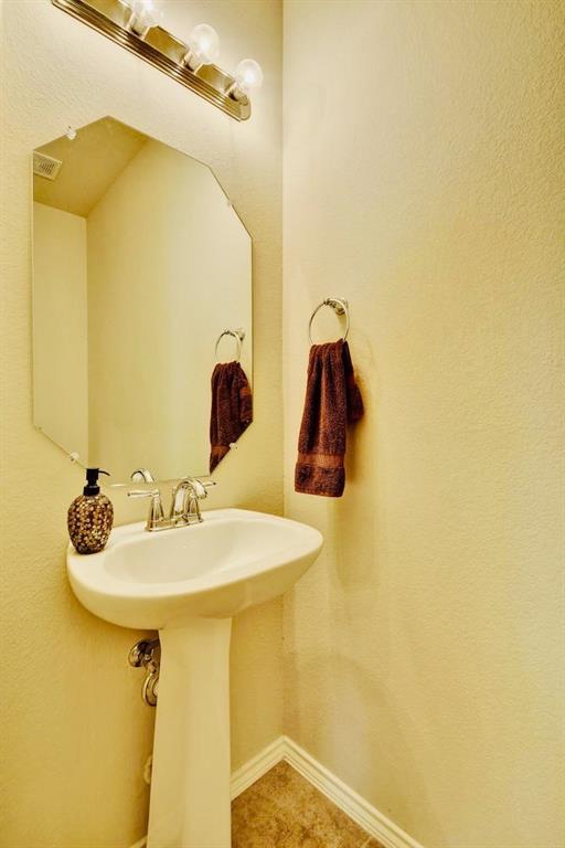 Building Photo - 1810 Franklin Mountain Dr