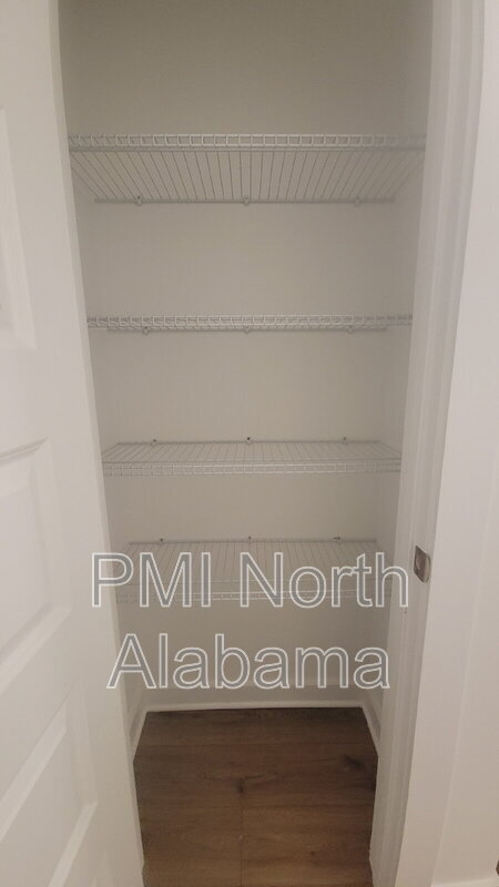 Building Photo - 7582 Discovery Pt Dr NW