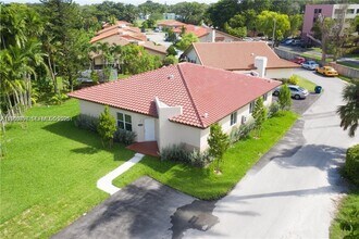 Building Photo - 14885 NE 7th Ave