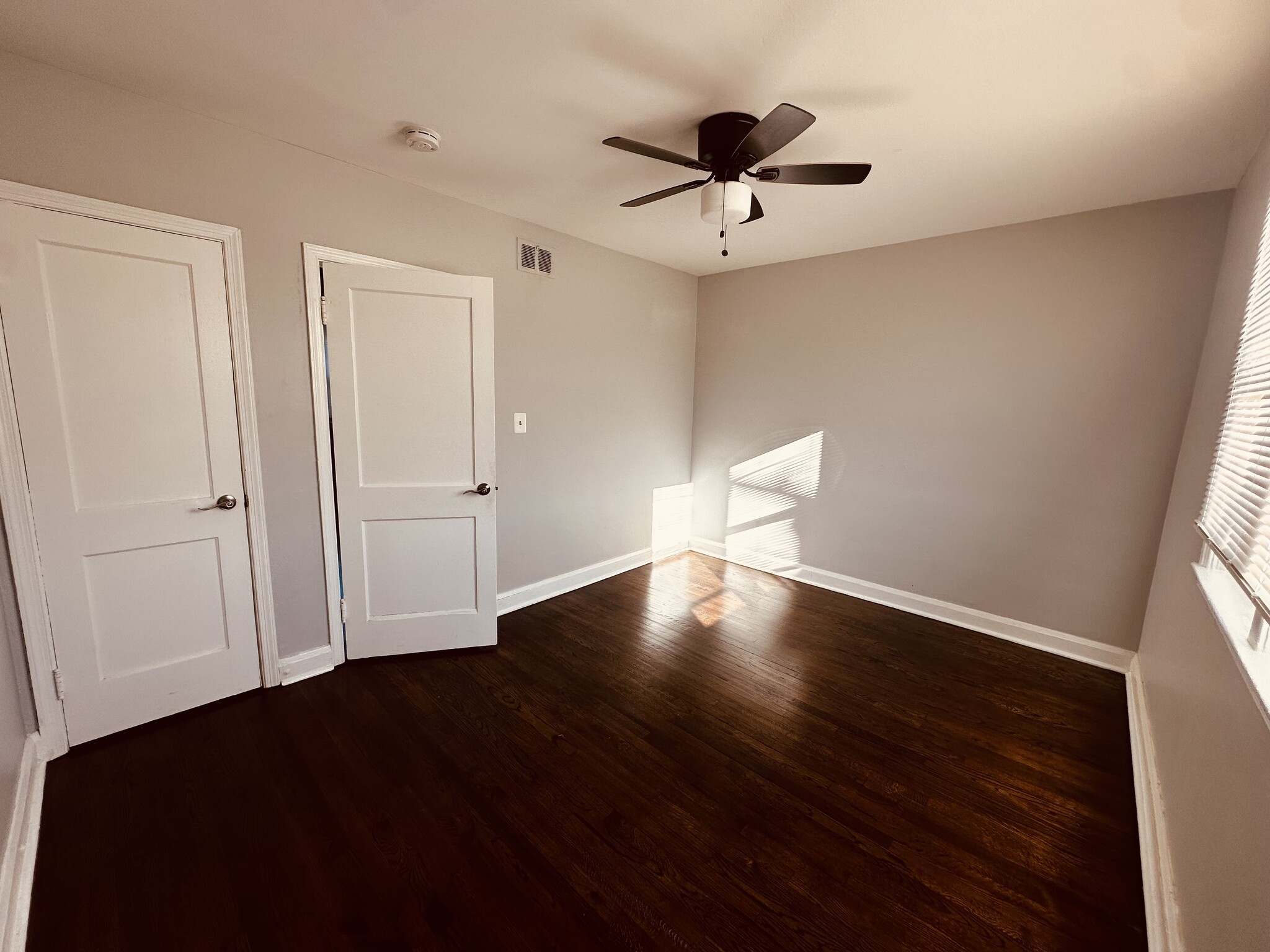 Building Photo - 2136 Parksley Ave