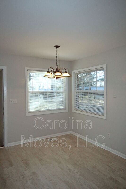 Building Photo - 16 Ashwood Ave