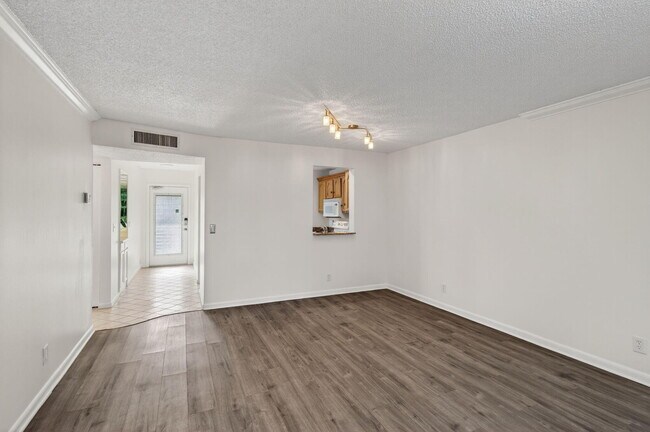 Building Photo - 26 Abbey Ln