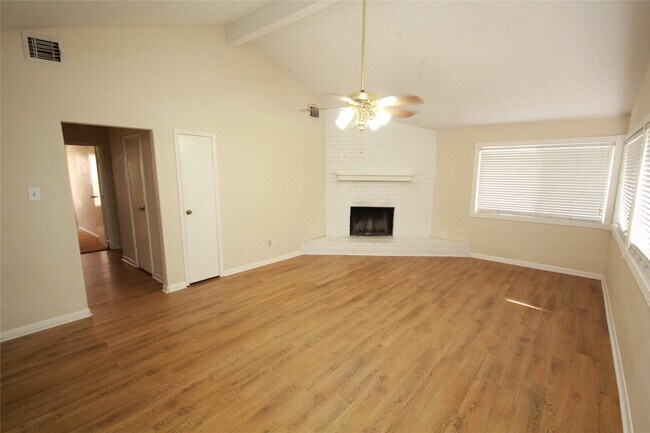 Building Photo - 5302 Town Park Blvd